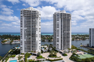 Tower 2 in Miami, FL - Foto de edificio - Building Photo