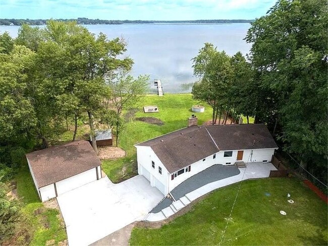 property at 3311 Interlachen Dr NE