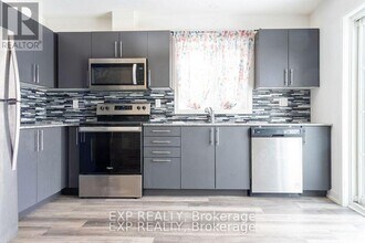 205-205 W Oak Trl in Kitchener, ON - Building Photo - Building Photo