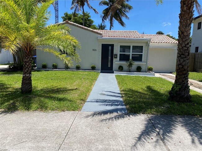 1826 Thomas St in Hollywood, FL - Building Photo - Building Photo