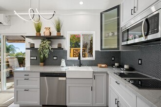2258 Helios Dr, Unit 2258 Helios Dr - Unit A in Los Angeles, CA - Building Photo - Building Photo