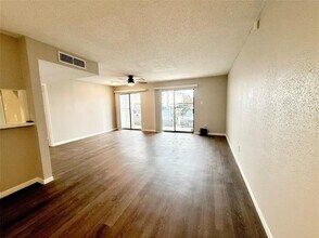 2816 S Bartell Dr in Houston, TX - Building Photo - Building Photo