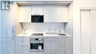 6 Greenbriar Rd in Toronto, ON - Building Photo - Building Photo