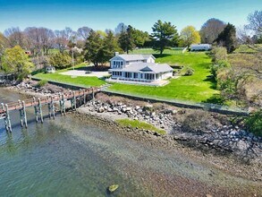 149 Nanaquaket Rd in Tiverton, RI - Building Photo - Building Photo