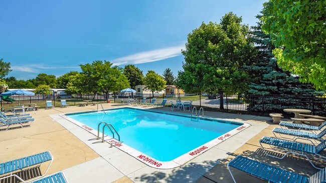 Willowbrook Place in Toledo, OH - Building Photo - Building Photo