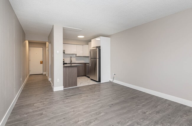 Saxon Apartments in Edmonton, AB - Building Photo - Building Photo