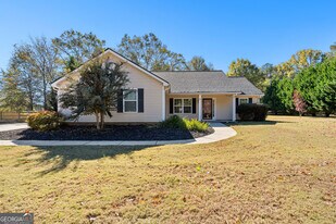 47 Matthews St in Senoia, GA - Building Photo