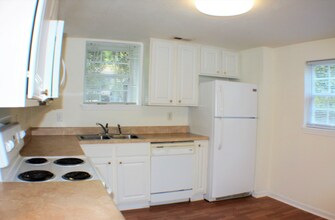 1410 Highland Ave-Unit -Unit C in Hendersonville, NC - Foto de edificio - Building Photo