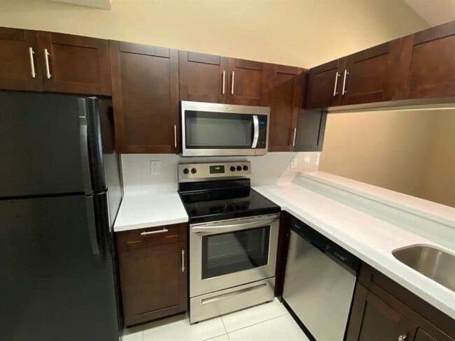 property at 19213 Glenmoor Dr