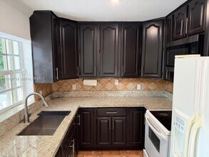 7550 SW 67th Ave, Unit 7550 in South Miami, FL - Building Photo - Building Photo