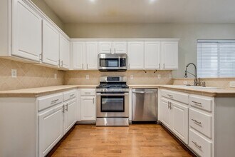 6234 Dartington Hall St in Henderson, NV - Building Photo - Building Photo