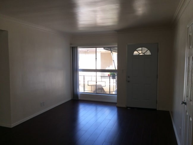 1760 El Cerrito Pl, Unit 15 in Los Angeles, CA - Building Photo - Building Photo