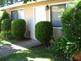 2510 Hartnell Ave, Unit 11 in Redding, CA - Building Photo - Building Photo