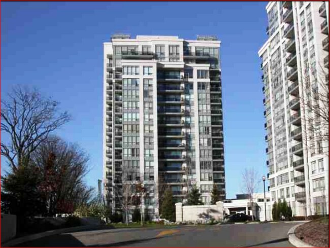 60 Disera Dr in Vaughan, ON - Building Photo - Building Photo