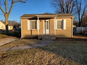 1860 S Shore Blvd in Oregon, OH - Building Photo - Building Photo