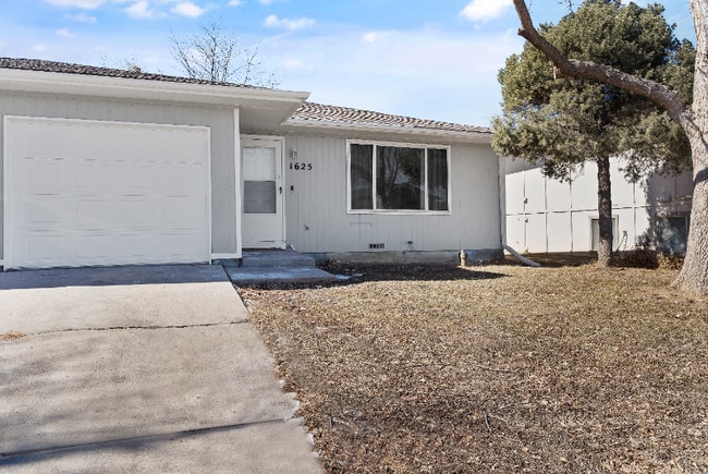 property at 1625 Banyan Dr