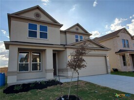 4001 Woodside Dr in Seguin, TX - Building Photo