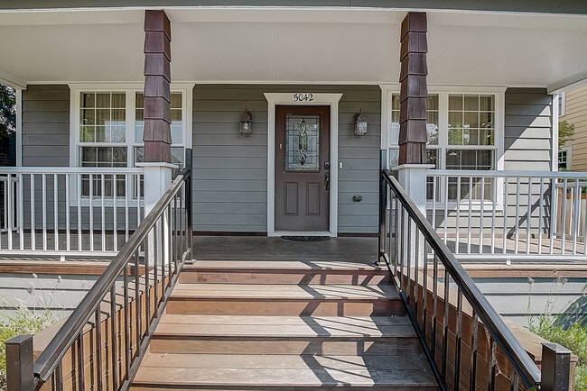 5042 7th Ave NE in Seattle, WA - Building Photo - Building Photo