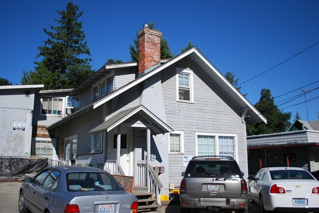 property at 905 NE Lake St