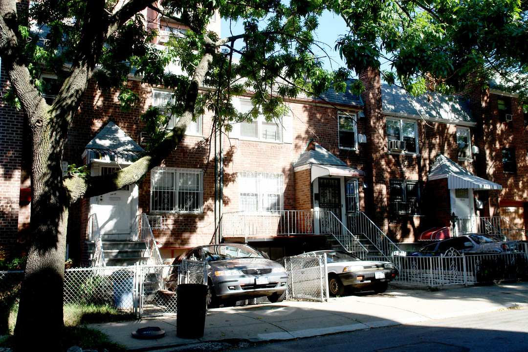 13255-13259 Avery Ave in Flushing, NY - Building Photo