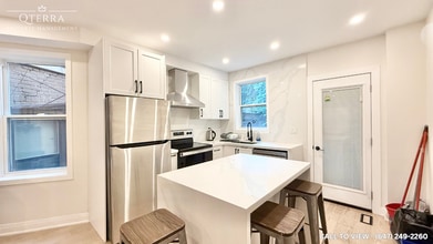 36 Tennis Cres in Toronto, ON - Building Photo - Building Photo