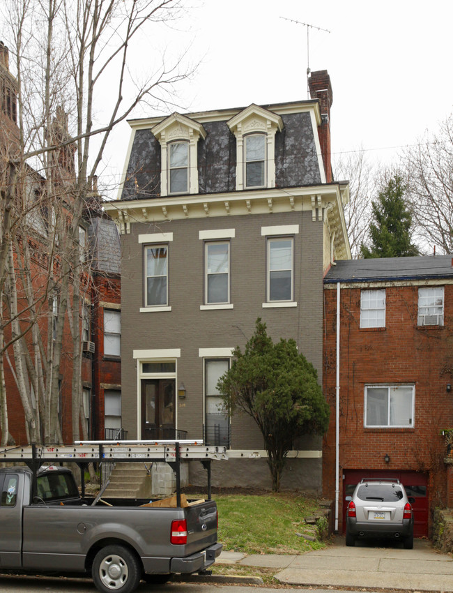 349 S Highland Ave in Pittsburgh, PA - Foto de edificio - Building Photo