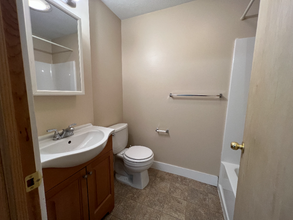 309 E Chapin St-Unit -#3 in Cadillac, MI - Foto de edificio - Building Photo