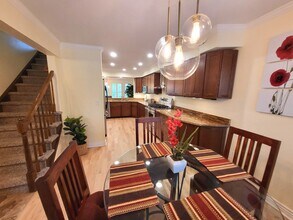 1518 E Nichols Cir in Centennial, CO - Foto de edificio - Building Photo