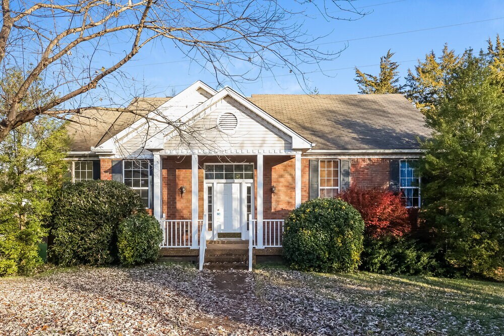 100 East Harbor in Hendersonville, TN - Building Photo