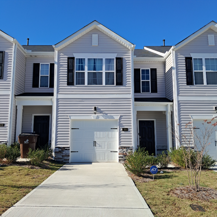 108 Starlight St in Sanford, NC - Foto de edificio