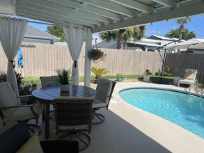 517 Palm Ave in Panama City Beach, FL - Foto de edificio - Building Photo