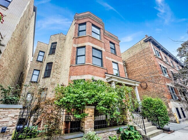 703 W Wellington Ave in Chicago, IL - Building Photo - Building Photo