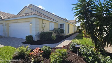 5324 Tay Ct in Melbourne Beach, FL - Foto de edificio - Building Photo