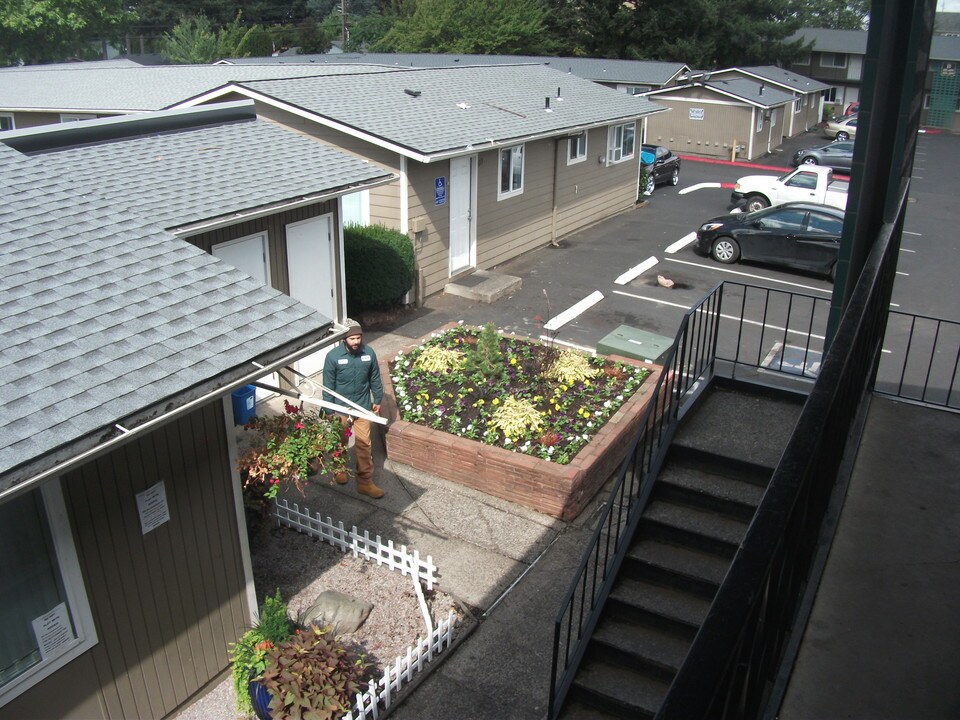 Grant View Court in Portland, OR - Building Photo