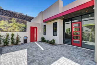 658 Scenic Cliff Dr in Henderson, NV - Building Photo - Building Photo