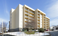 St. Augustine Plaza in Pittsburgh, PA - Foto de edificio - Building Photo