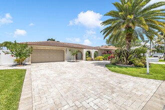 2471 NE 46th St in Lighthouse Point, FL - Building Photo - Building Photo