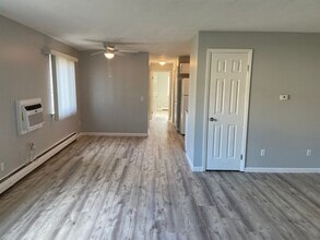 11 Winston Dr in Greece, NY - Foto de edificio - Building Photo