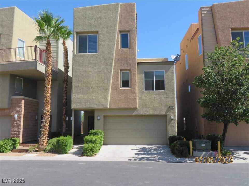 9342 Autumn View Ave in Las Vegas, NV - Building Photo