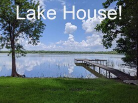 7472 Love Cir in Fort Worth, TX - Building Photo