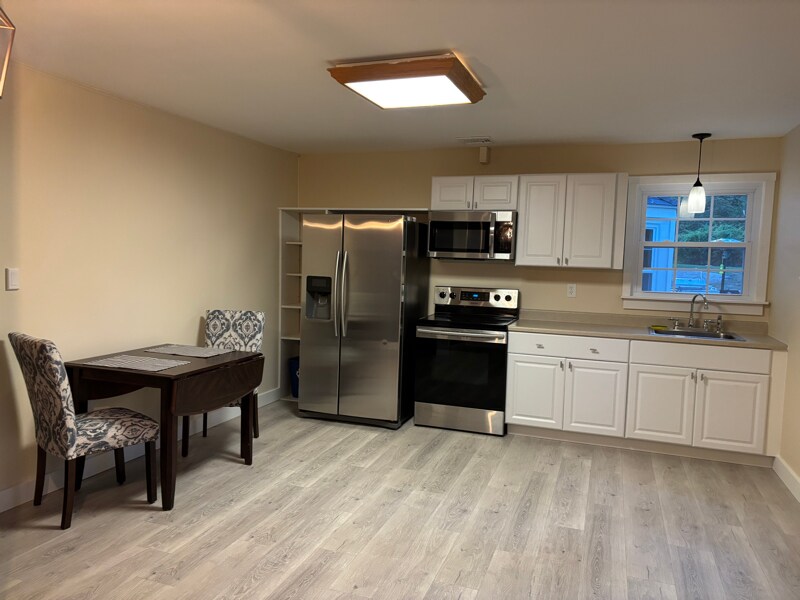 233 Ashwood Terrace in Stratford, CT - Building Photo