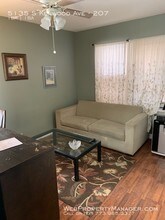 5135 S Kenwood Ave-Unit -207 in Chicago, IL - Building Photo - Building Photo