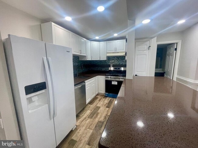 6018 Westchester Park Dr in College Park, MD - Building Photo - Building Photo