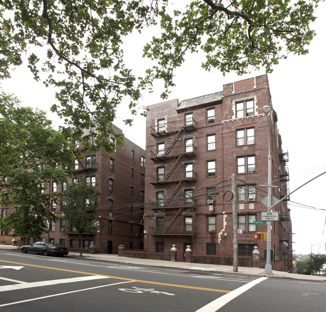 200 Highland Blvd in Brooklyn, NY - Foto de edificio - Building Photo