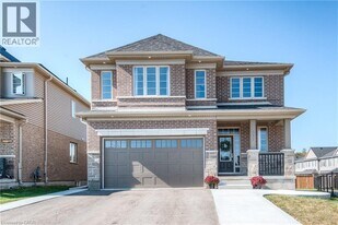 537 Valhalla Cres in Waterloo, ON - Building Photo
