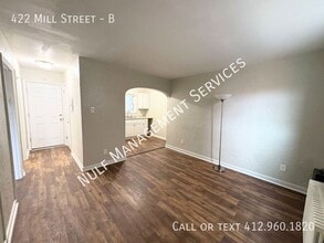 422 Mill St in Coraopolis, PA - Foto de edificio - Building Photo