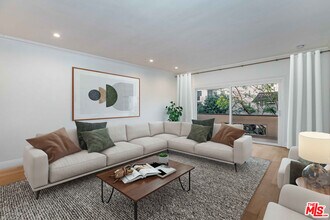 11820 Mayfield Ave in Los Angeles, CA - Foto de edificio - Building Photo