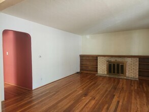 917 Girard Blvd SE in Albuquerque, NM - Building Photo - Building Photo