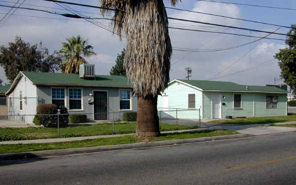 360-372 N Eucalyptus Ave in Rialto, CA - Building Photo - Building Photo