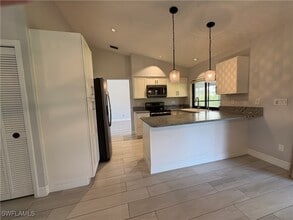 1450 Nottingham Dr in Naples, FL - Building Photo - Building Photo